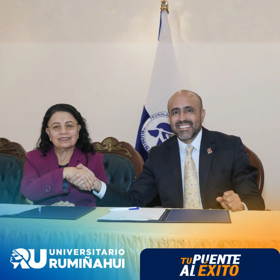 Autoridades académicas del Universitario Rumiñahui y la UESS presentan el convenio interinstitucional firmado.