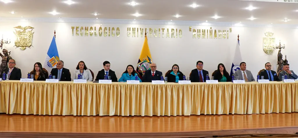 Autoridades y directivos del universitario rumiñahui - Tecnológico Universitario Rumiñahui