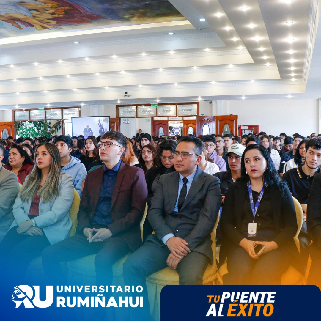 Comunidad educativa del Instituto Rumiñahui al inicio del ciclo académico 2025–2026.