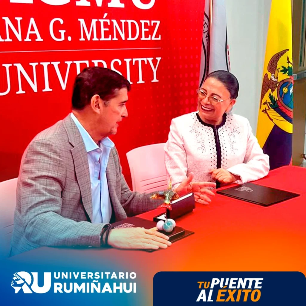 Autoridades del Universitario Rumiñahui y Ana G. Méndez University firman convenio para programas de doble titulación internacional.