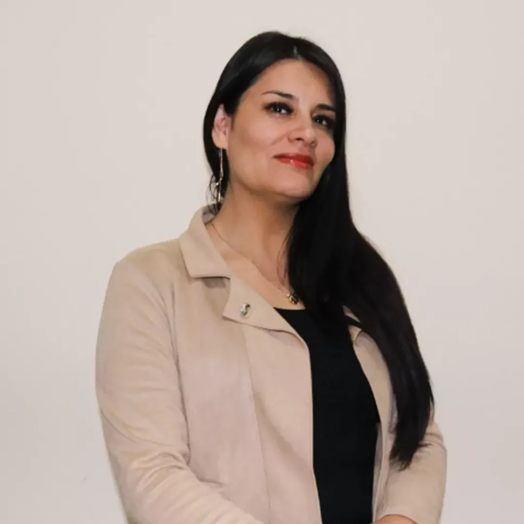 Paola Garzón, Directora de Bienestar Institucional, en retrato institucion