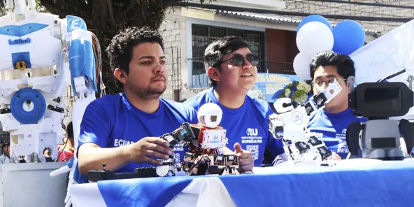 Tecnológico Universitario Rumiñahui Tecnológico Universitario Rumiñahui Exhibición de tecnología y proyectos de robótica del Universitario Rumiñahui en el marco de las festividades de Sangolquí.